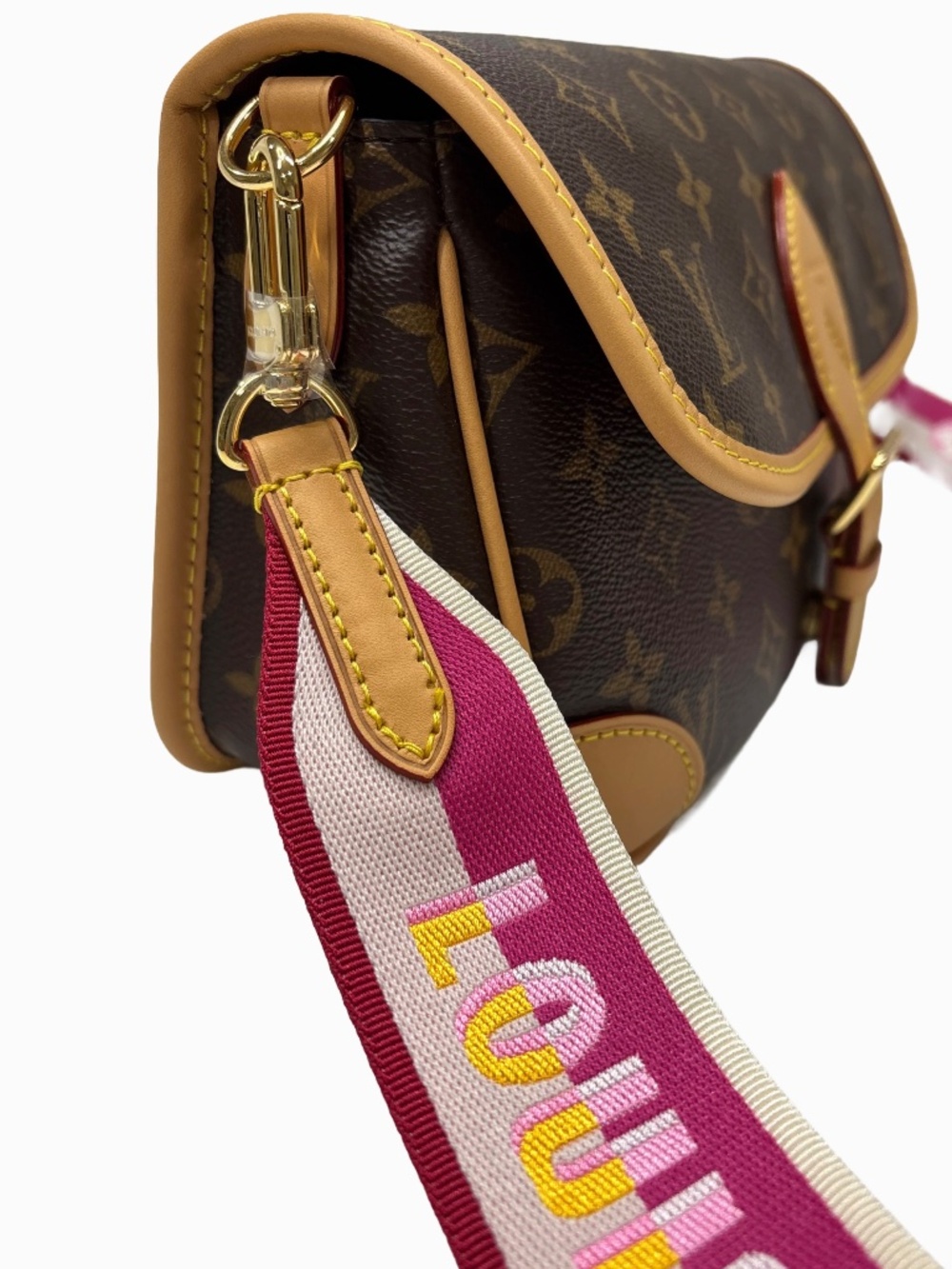 1355 NWT Louis Vuitton Bandoulière Jacquard Shoulder Strap – One Size – Fuchsia - Picture 4 of 15